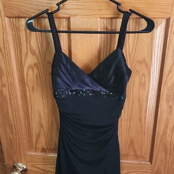 R𝅺UBY ROX Black Spaghetti Strap Dress - Picture 2 of 7